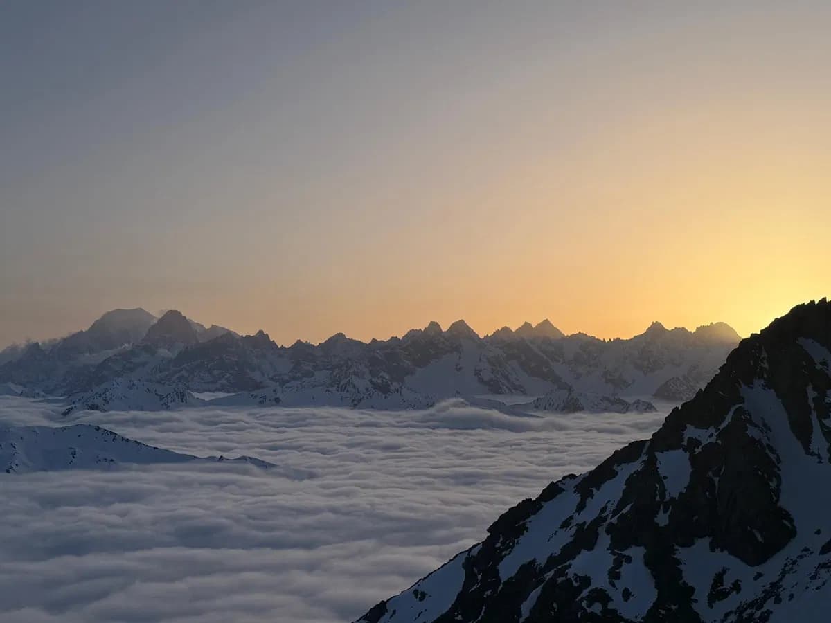 Sonnenuntergang auf der Valsorey Hütte bei der Haute Route