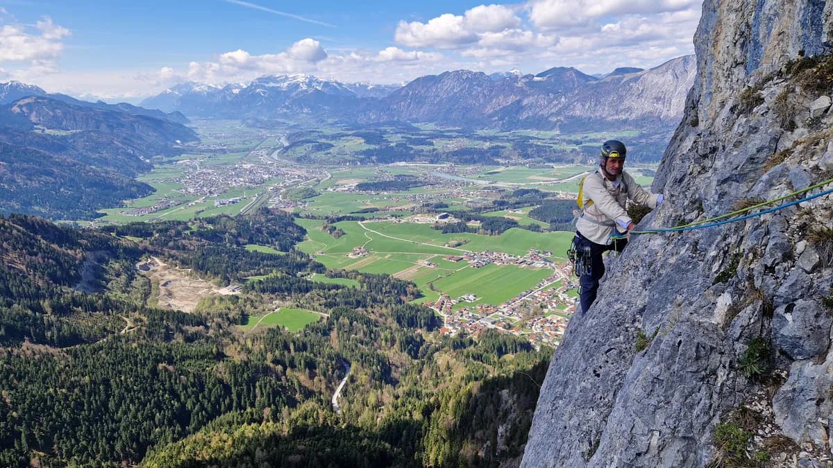 Tiefblick ins Inntal aus der Kletter Route Heifi am Grossen Pölven