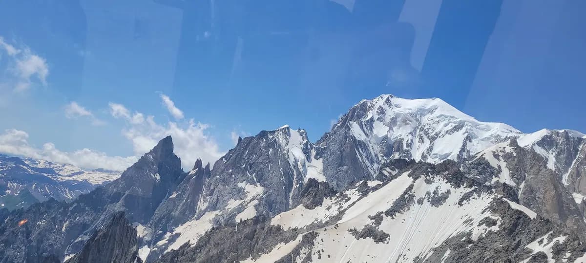 Blick auf den Peuterey Grat von der Terrasse der Turino Hütte