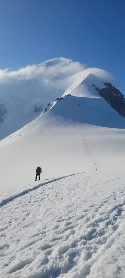 Blick Richtung Gipfel des Mont Blanc beim Abstieg