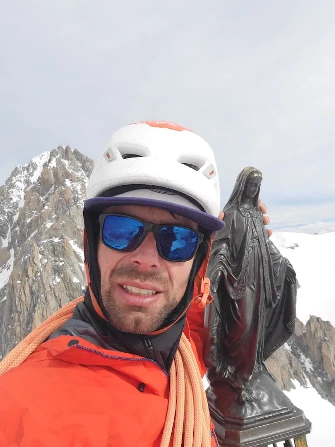 Bergführer am Gipfel der Tour Ronde